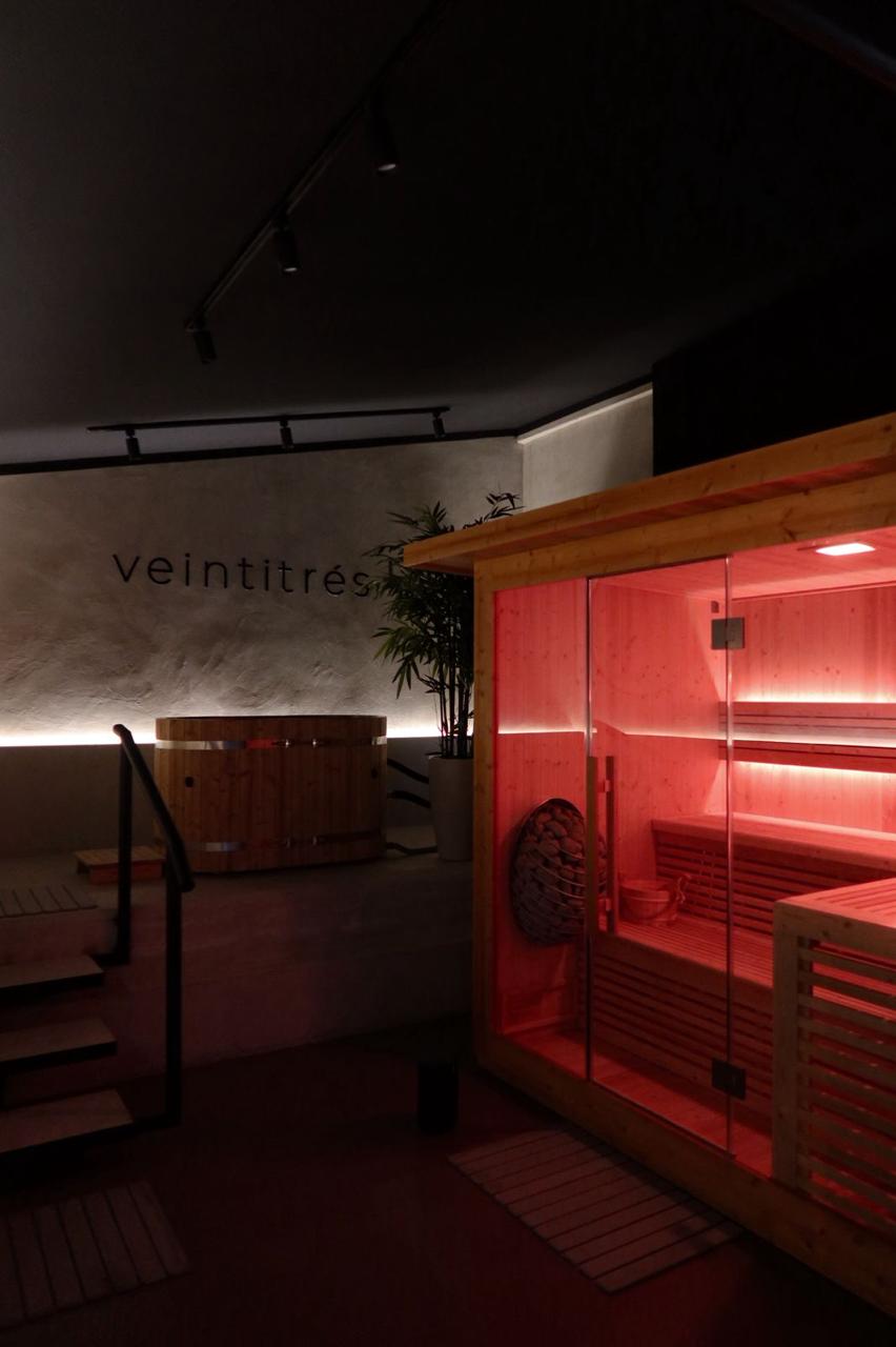 Sauna y cold plunge de Veintitrés Wellness Social Club