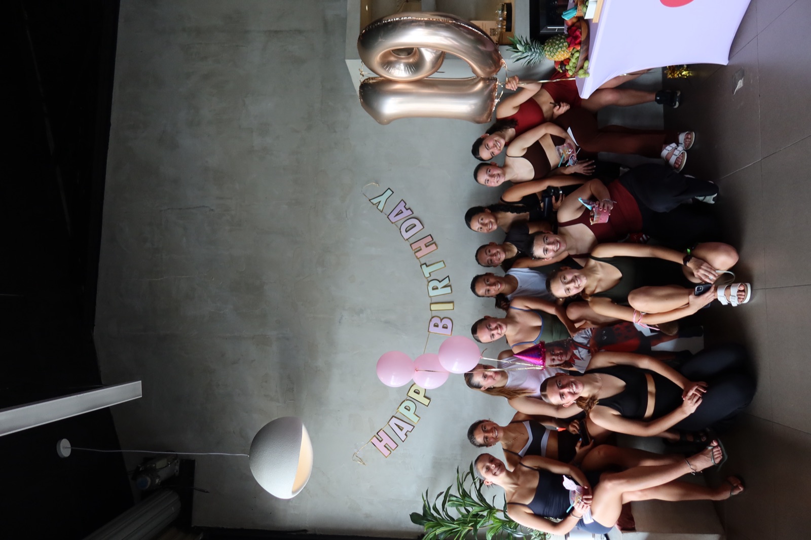 Celebración de cumpleaños con la comunidad de Veintitrés